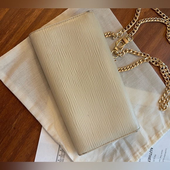 Louis Vuitton Cream and Gold Wallet with Chain Strap Eli Sarah - Picture 11 of 16